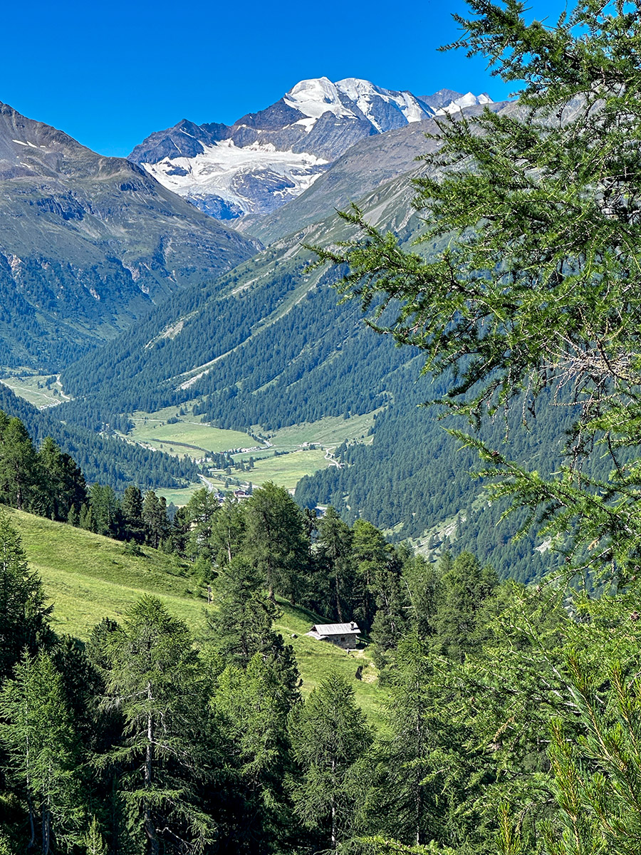Lo scenario dov'è immerso il baitel da l'Abless